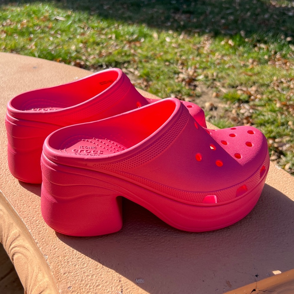 Crocs Siren Platform Heels Pink Sz 8 Chunky Heels New without tags